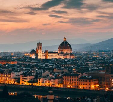 découvrez des mangas historiques captivants avec des récits ancrés dans des périodes essentielles de l'histoire japonaise et internationale.